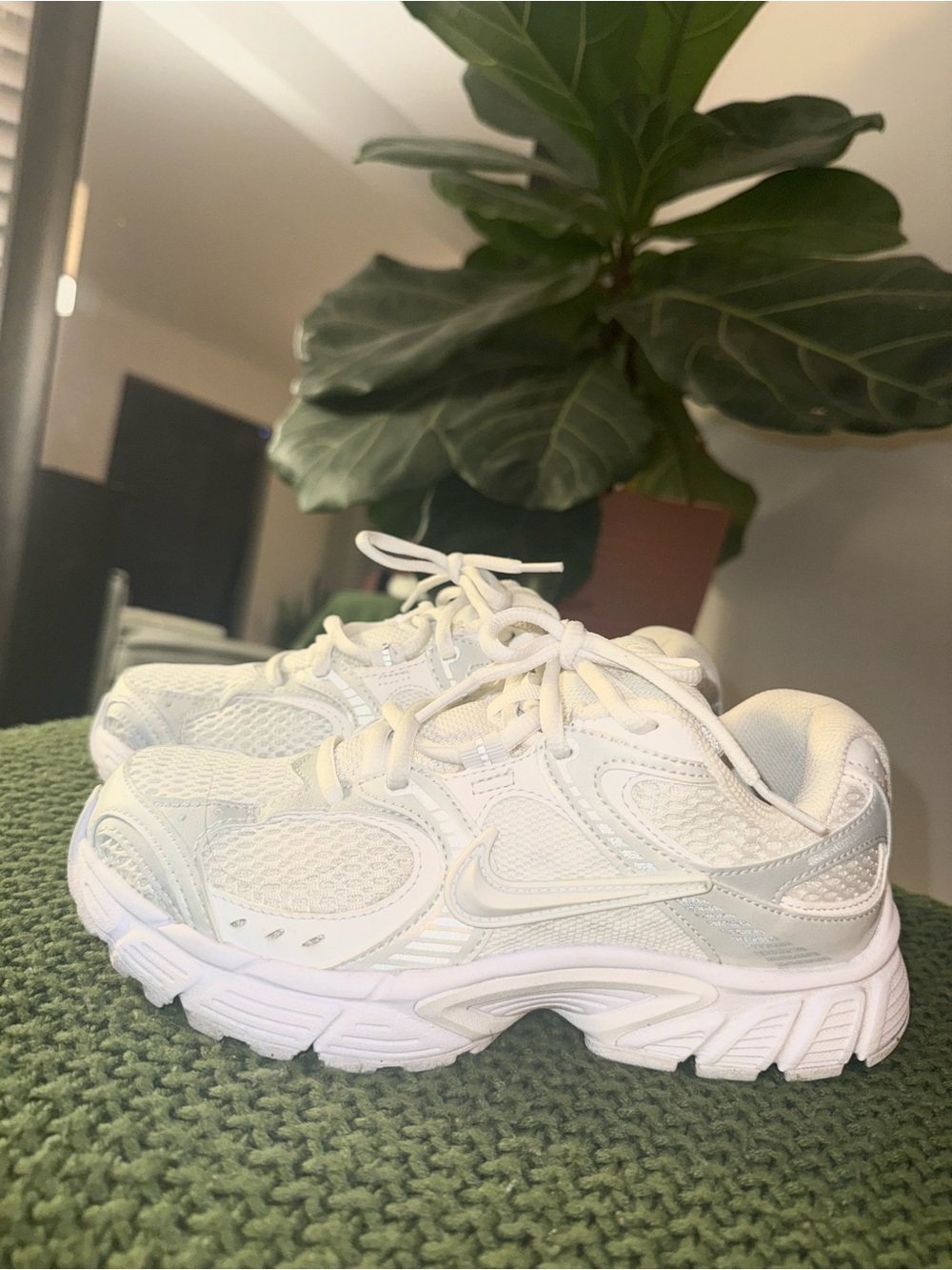 Nike Women’s White Mesh Athletic Running Sneakers WORN ONCE.
